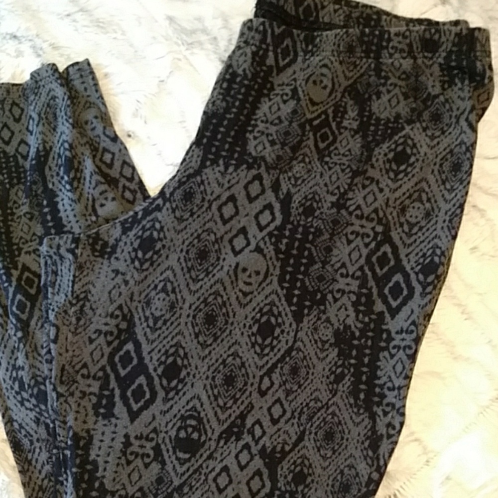 Torrid skull leggings size 3
